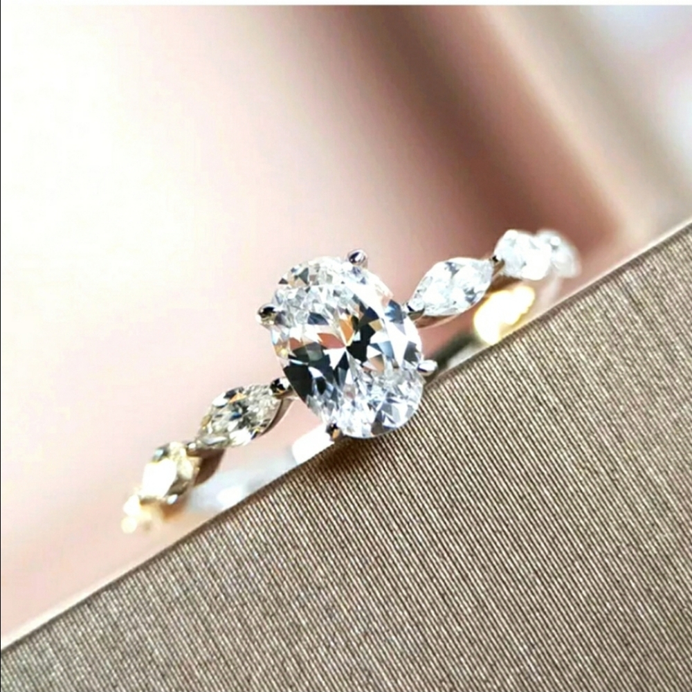 New Elegant White Sapphire Wedding Ring